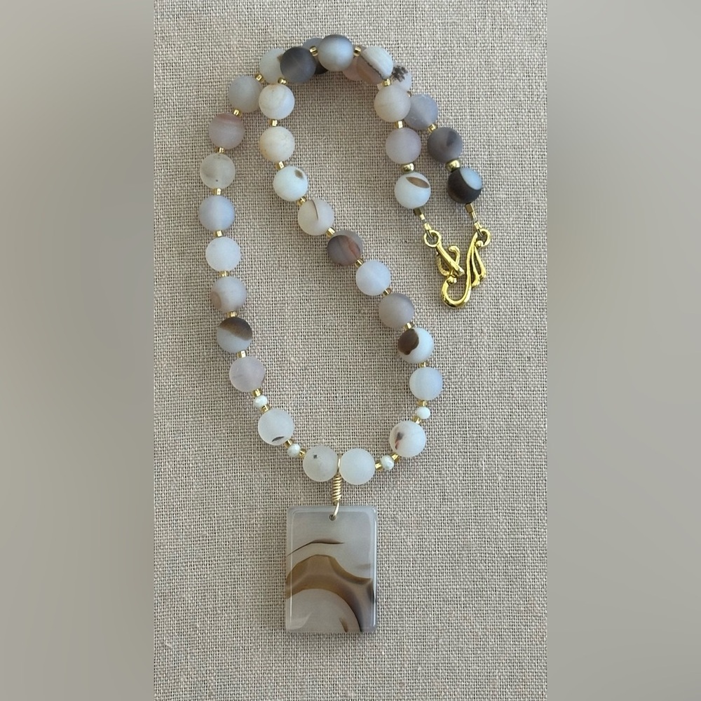 22 inch Matte Flower Agate bead necklace NWOT - Picture 7 of 15